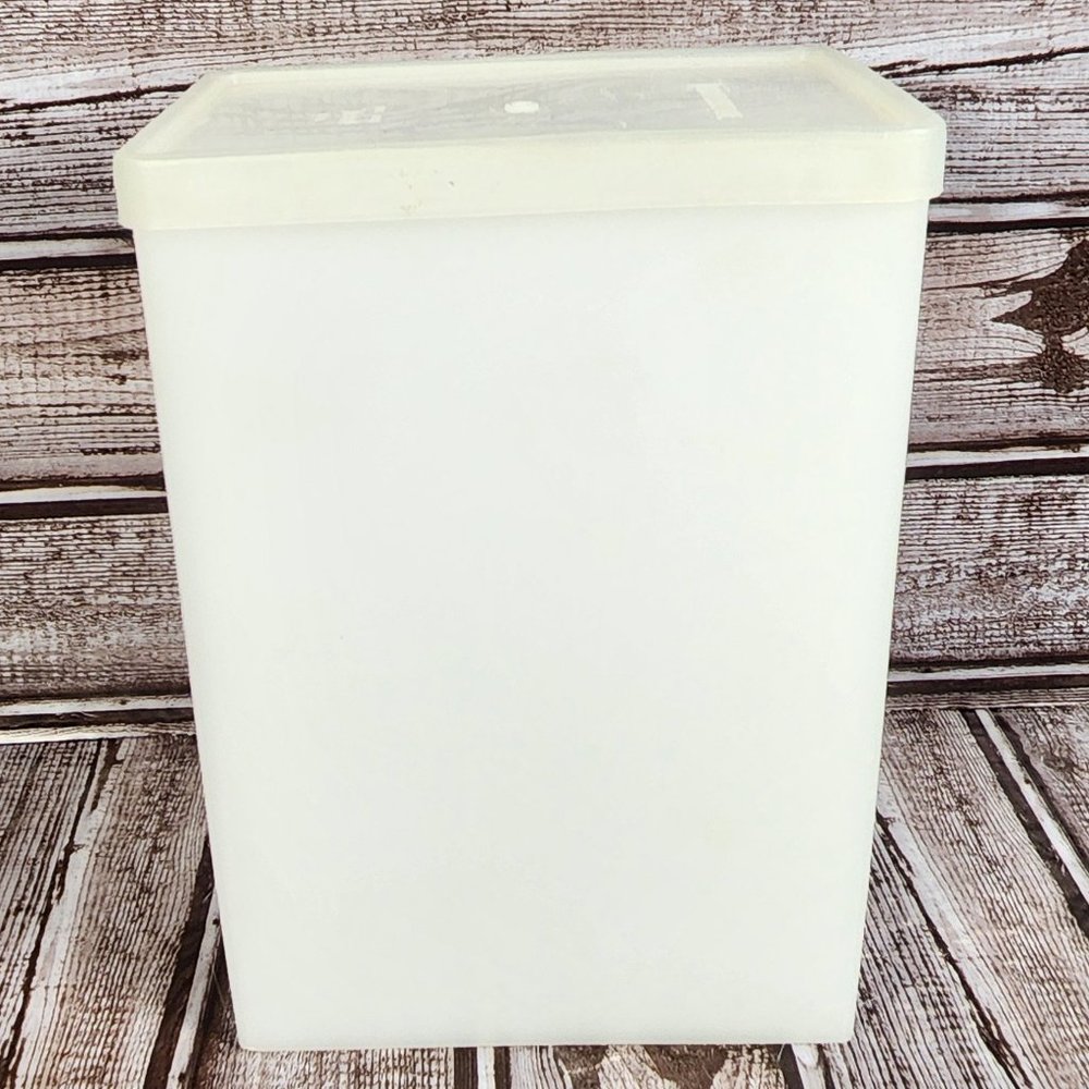 Vintage TUPPERWARE Ice Cream Freezer Storage Container #484-2 With Lid #486-1